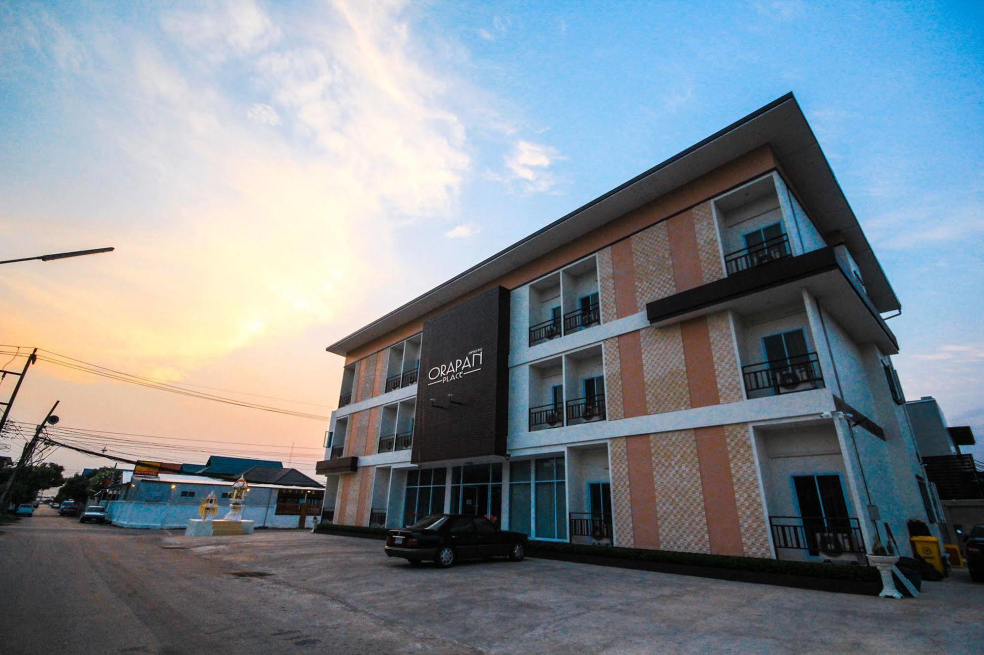 Orapan Place Lampang Exterior photo